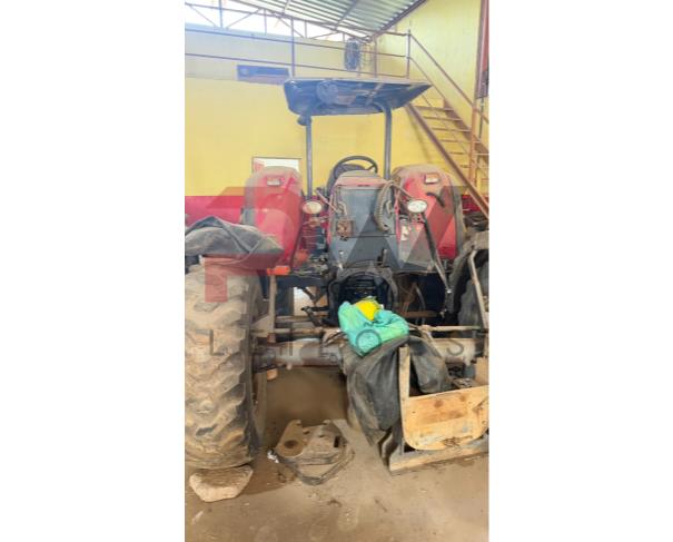 Foto de TRATOR MF4292 - MASSEY FERGUSON, ANO 2011, VERMELHA, NO ESTADO EM QUE SE ENCONTRA. Obs: Sem motor.
