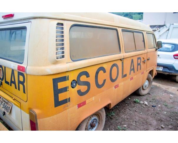 Foto de PAS/MICROONIBUS KOMBI ESCOLAR, ALCOOL/GASOLINA, BRANCA, 15 L, 2012/2013, PLACA: HLF-9440, RENAVAM: 476074789, CHASSI: 9BWMF07X0DP002823, NO ESTADO EM QUE SE ENCONTRA