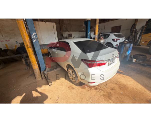 Foto de AUTOMOVEL TOYOTA/COROLLA GLI18 CVT, ALCOOL/GASOLINA, BRANCA, 2016/2017, CHASSI: 9BRBLWHE1H0079881, RENAVAM: 01096098595, NO ESTADO EM QUE SE ENCONTRA.