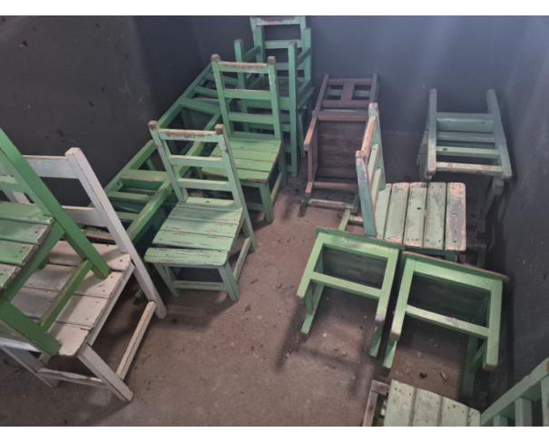 Foto de LOTE CONTENDO SUCATAS DIVERSAS, MOBILIÁRIO (CADEIRAS, ARMÁRIOS) EQUIPAMENTOS DIVERSOS, HOSPITALARES, DENTRE OUTROS, NO ESTADO EM QUE SE ENCONTRAM. 