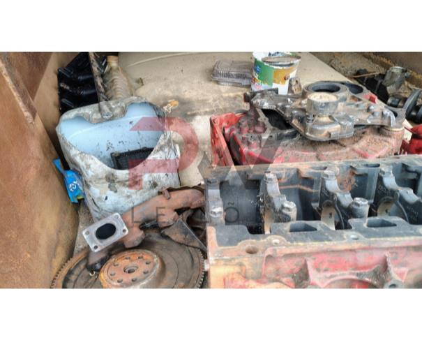 Foto de CARGA / CAMINHAO FORD/F 4000 4X4 P, 2014/2015, DIESEL, BRANCA, CHASSI: 9BFLF49P3FB003366, RENAVAM: 01045013029, NO ESTADO EM QUE SE ENCONTRA. VEÍCULO ESTÁ SEM MOTOR.O MOTOR ESTÁ DESMONTADO E FORA DO VEÍCULO.