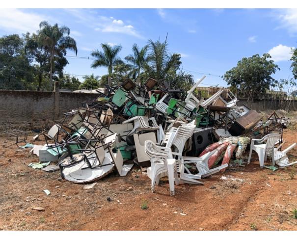 Foto de LOTE CONTENDO CADEIRAS, CARTEIRAS ESCOLARES, ENTRE OUTROS - (LOTE ESCOLAR A), NO ESTADO EM QUE SE ENCONTRAM. 