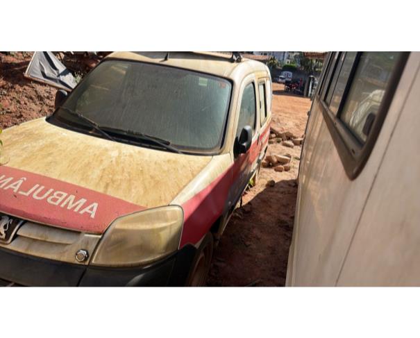 Foto de CAMINHONETE I/PEUGEOT PART GREENCAR, ALCOOL/GASOLINA, BRANCA, 2017/2018, CHASSI: 8AEGCN6A8JG512231, RENAVAM: 01148869465, NO ESTADO EM QUE SE ENCONTRA.