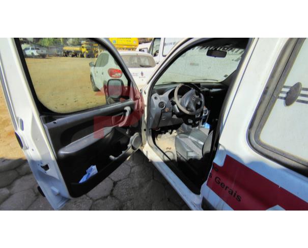 Foto de CAMINHONE I/PEUGEOT PART GREENCAR, 2018/2019, ALC/GASOL, BRANCA, CHASSI: 8AEGCNFN8KG503957, RENAVAM: 01234788419, NO ESTADO EM QUE SE ENCONTRA.