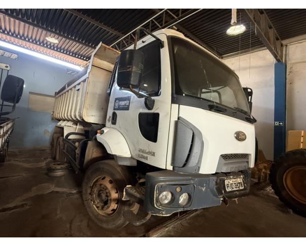 Foto de CAMINHAO FORD/CARGO 2629 6X4, DIESEL, BRANCA, 2014/2015, CHASSI: 9BFZEANE8FBS76027, RENAVAM: 01028970541, NO ESTADO EM QUE SE ENCONTRA.