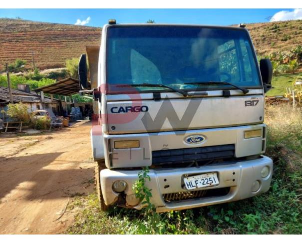 Foto de CARGA/CAMINHÃO FORD/CARGO 1317 E, 2009/2010, DIESEL, PRATA, PLACA: HLF-2251, RENAVAM: 00192763539, CHASSI: 9BFXCE2U9ABB43997, NO ESTADO EM QUE SE ENCONTRA.