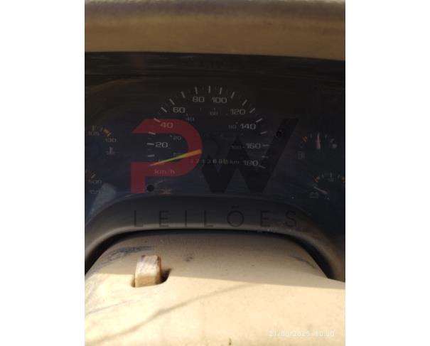 Foto de CARGA / CAMINHONETE GM/S10, 1995/1996, GASOLINA, BRANCA, CHASSI: 9BG124ARTSC901385, RENAVAM: 00640065546, NO ESTADO EM QUE SE ENCONTRA. MOTOR AVARIADO. ESTA SEM AS RODAS E PNEUS.