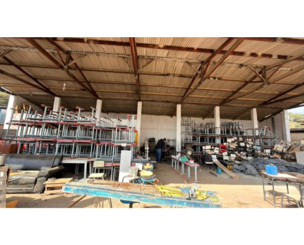 Foto de LOTE CONTENDO APROX. 450 CADEIRAS E CARTEIRAS ESCOLARES, NO ESTADO EM QUE SE ENCONTRA.