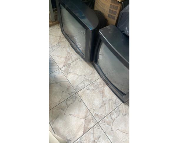 Foto de LOTE CONTENDO ELETRÔNICOS, TAIS COMO: NOTEBOOK, TELEVISÃO, IMPRESSORA, TECLADOS, ENTRE OUTROS.
