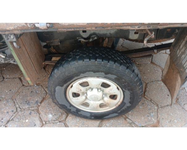 Foto de CAMINHONETE I/TOYOTA HILUX CS4X4, DIESEL, BRANCA, 2014/2014, CHASSI: 8AJDY22G5E7005384, RENAVAM: 01013448585, NO ESTADO EM QUE SE ENCONTRA. 