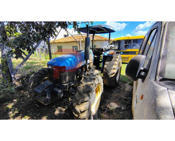 Foto de TRATOR NEW HOLLAND TT4030, AZUL, ANO 2012, NO ESTADO EM QUE SE ENCONTRA. 