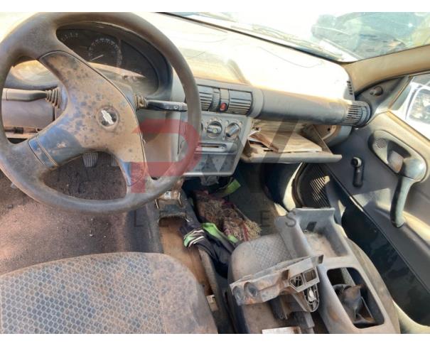 Foto de PAS/AUTOMOVEL CHEVROLET/CLASSIC LS, ALCOOL/GASOLINA, ANO/MOD 2012/2012, COR BRANCA, NO ESTADO EM QUE SE ENCONTRA.