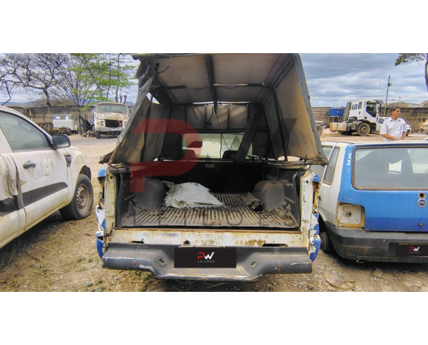 Foto de CARGA / CAMINHONETE GM/S10, 1995/1996, GASOLINA, BRANCA, CHASSI: 9BG124ARTSC901385, RENAVAM: 00640065546, NO ESTADO EM QUE SE ENCONTRA. MOTOR AVARIADO. ESTA SEM AS RODAS E PNEUS.