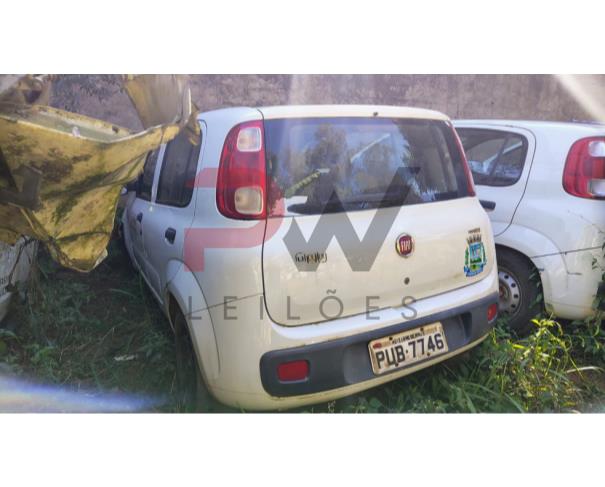 Foto de FIAT/UNO VIVACE 1.0, ALCOOL/GASOLINA, BRANCA, 2014/2014, CHASSI: 9BD195152E0586221, RENAVAM: 1010132587, NO ESTADO EM QUE SE ENCONTRA.
