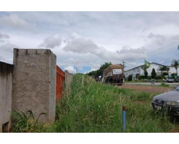 Foto de Lote nº 11, Quadra nº 06, situado na Rua Araxá, no loteamento denominado Distrito Industrial, Araxá/MG, com área de 1.825,00m², matriculado sob nº 19.532 no Registro de Imóveis de Araxá.