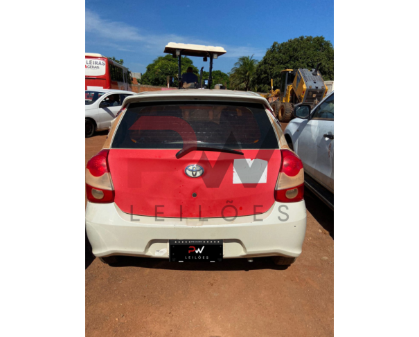 Foto de PAS/AUTOMOVEL TOYOTA/ETIOS HB X 13L MT,  ALCOOL/GASOLINA, ANO/MOD 2018/2018, COR BRANCO, NO ESTADO EM QUE SE ENCONTRA.