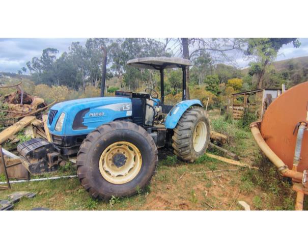 Foto de LOTE CONTENDO 01 TRATOR LS 80, Nº DE SÉRIE: 1080000189, NO ESTADO EM QUE SE ENCONTRA.