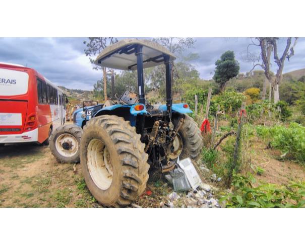Foto de LOTE CONTENDO 01 TRATOR LS 90, Nº DE SERIE: 10900000129, NO ESTADO EM QUE SE ENCONTRA.