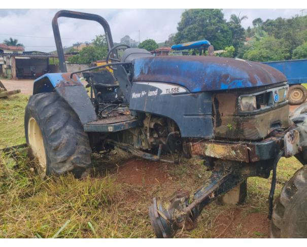 Foto de LOTE CONTENDO TRATOR DESMONTADO NEW HOLLAND TL55E, ANO 2003, NO ESTADO EM QUE SE ENCONTRA.