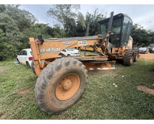 Foto de MOTONIVELADORA CASE 845 B, ANO: 2013, CHASSI: HBZN0845ADAF02800, NO ESTADO EM QUE SE ENCONTRA.