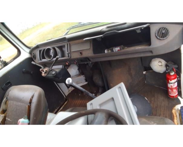 Foto de CAMIONETA VW/KOMBI, ALCOOL/GASOLINA, BRANCA, 9 LUGARES, 2013/2014, CHASSI: 9BWMF07X4EP014944, RENAVAM: 00654376409, NO ESTADO EM QUE SE ENCONTRA. 