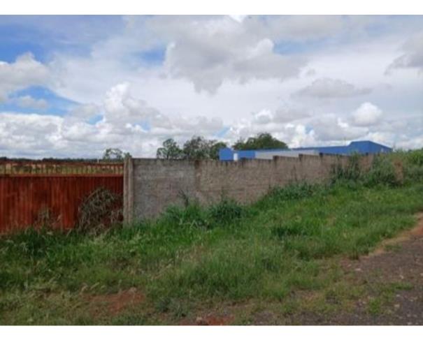 Foto de Lote nº 13, Quadra nº 06, situado na Rua Araxá, no loteamento denominado Distrito Industrial, Araxá/MG, com área de 1.721,00m², matriculado sob nº 19.534 no Registro de Imóveis de Araxá.