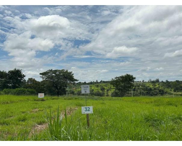 Foto de Chácara 32, Quadra 07, localizada na Rua G, no Chacreamento Espelho D’Água, em Abaeté/MG, com área total de 1.000,00 m², matrícula nº 29.170 do CRI de Abaeté/MG.