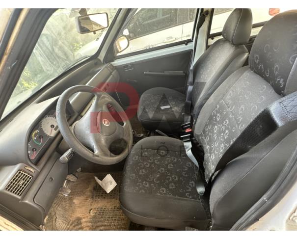 Foto de AUTOMOVEL FIAT/UNO MILLE ECONOMY, ALCOOL/GASOLINA, BRANCA, 2011/2012, CHASSI: ....03220, NO ESTADO EM QUE SE ENCONTRA.