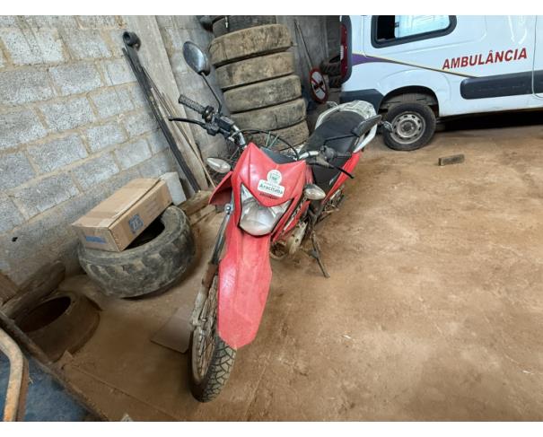Foto de MOTOCICLETA HONDA/NXR150 BROS ESD, ALCOOL/GASOLINA, VERMELHA, 2013/2013, CHASSI: 9C2KD0540DR142840, RENAVAM: 00549613935, NO ESTADO EM QUE SE ENCONTRA.