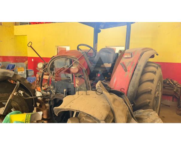 Foto de TRATOR MF4292 - MASSEY FERGUSON, ANO 2011, VERMELHA, NO ESTADO EM QUE SE ENCONTRA. Obs: Sem motor.
