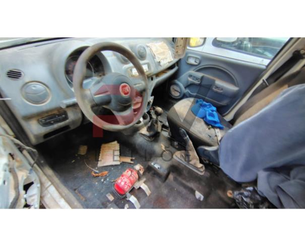 Foto de FIAT/UNO VIVACE 1.0, ALCOOL/GASOLINA, BRANCA, 2014/2014, CHASSI: 9BD195152E0581470, RENAVAM: 1007104705 , NO ESTADO EM QUE SE ENCONTRA.