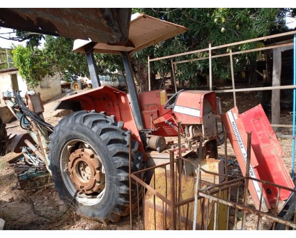 Foto de TRATOR MASSEY FERGUSON  MODELO Nº 292, SÉRIE:Nº 292021272, COR VERMELHA  NO ESTADO EM QUE SE ENCONTRA.