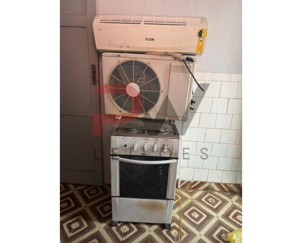 Foto de LOTE CONTENDO CADEIRAS, FOGÃO DE 04 BOCAS, AR CONDICIONADO, CONGELADOR 500LTS, PURIFICADOR, CARRINHO DE PIPOCA, FOGÃO INDUSTRIAL, NO ESTADO EM QUE SE ENCONTRAM.