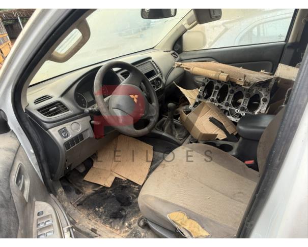 Foto de CAMINHONE MMC/L200 TRITON SPT GL, DIESEL, BRANCA, 2018/2019, CHASSI: ...17640, NO ESTADO EM QUE SE ENCONTRA.