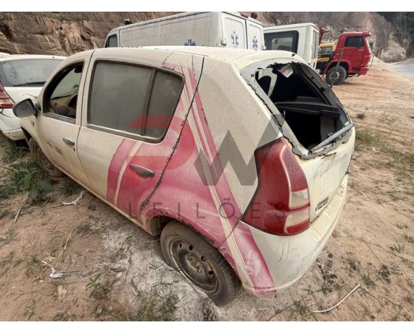 Foto de AUTOMOVEL RENAULT/SANDERO AUT1016V, ALCOOL/GASOLINA, BRANCA, 2013/2014, CHASSI: 93YBSR6RHEJ774291, RENAVAM: 00553453327, NO ESTADO EM QUE SE ENCONTRA.
