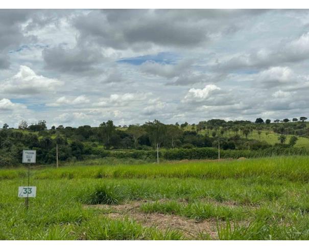 Foto de Chácara 33, Quadra 05, localizada na Rua F, no Chacreamento Espelho D’Água, em Abaeté/MG, com área total de 1.000,00 m², matrícula nº 29.097 do CRI de Abaeté/MG.