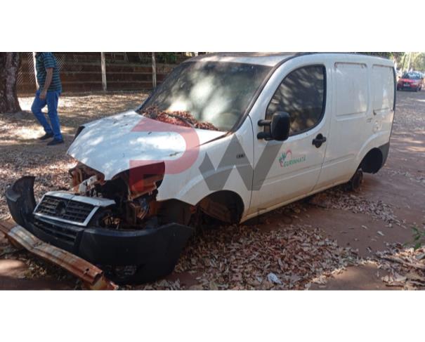 Foto de CAMINHONE FIAT/DOBLO AMBULANCIA, ALCOOL/GASOLINA, BRANCA, 2014/2014, CHASSI: ...38591, NO ESTADO EM QUE SE ENCONTRA.