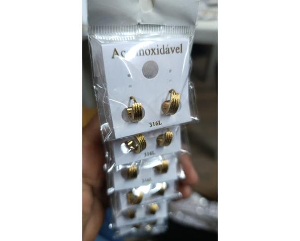 Foto de LOTE CONTENDO 3 MIL ITENS DE BIJUTERIAS, TAIS COMO BRINCOS, COLARES, BRACELETES E PIERCINGS, NO ESTADO EM QUE SE ENCONTRAM.
