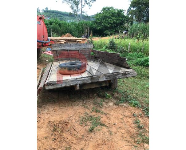 Foto de CARRETA AGRICOLA, COR VERMELHA, NO ESTADO EM QEU SE ENCONTRA.