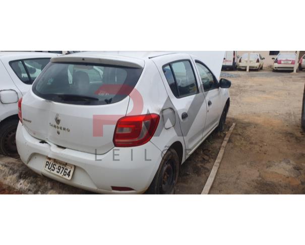 Foto de PASSAGEIRO / AUTOMOVEL RENAULT/SANDERO AUTH 10, ALCOOL/GASOLINA, BRANCA, 2014/2015, PLACA PUS-9764, CHASSI: 93Y5SRD04FJ510105, RENAVAM: 01018549576, NO ESTADO EM QUE SE ENCONTRA.
