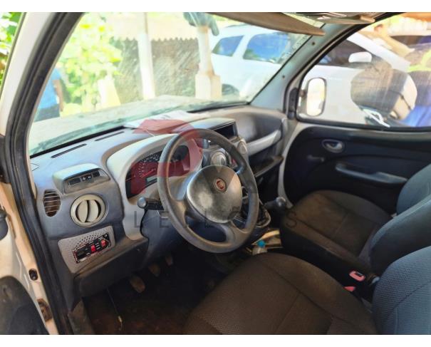 Foto de CAMINHONETE, FIAT/DOBLO 1.8 ATENA ABM, BRANCA, 2013/2013, ALCOOL/GASOLINA, NO ESTADO EM QUE SE ENCONTRA. OBS: IMPEDIMENTO ADM.DANO MEDIA MONTA E REST.ADMINISTRATIVA