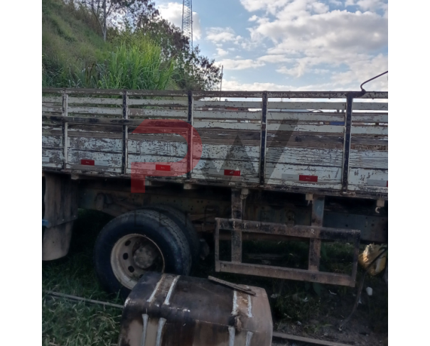 Foto de ESPECIAL / CAMINHAO IVECO/TECTOR 170E22, 2014/2014, DIESEL, BRANCA, CHASSI: 93ZA1RGH0E8926712, RENAVAM: 01015470855, NO ESTADO EM QUE SE ENCONTRA. MOTOR AVARIADO.CHASSI COM IMPLEMENTO CARROCERIA DE MADEIRA. 
