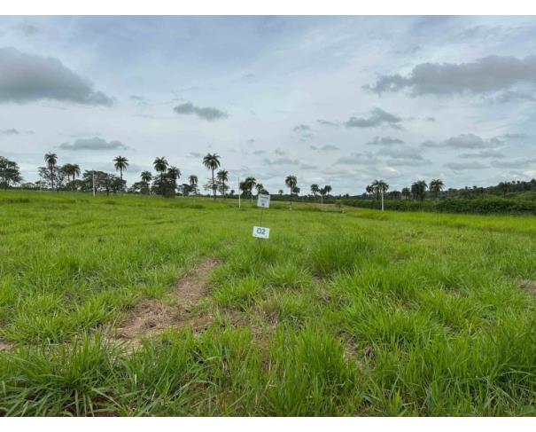 Foto de Chácara 02, Quadra 04, do Chacreamento Espelho D’Água, situada na Rua E, em Abaeté/MG, com área de 1.013,50 m², matrícula nº 29.033 do CRI de Abaeté/MG.