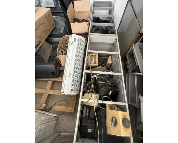 Foto de LOTE CONTENDO SUCATA DE MATERIAIS DE INFORMÁTICA, NO ESTADO EM QUE SE ENCONTRAM.