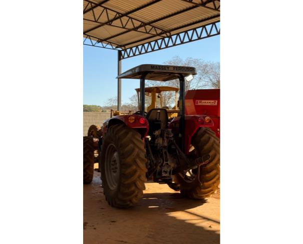 Foto de TRATOR MASSEY FERGUSON 4283, COR VERMELHA, ANO 2012, NO ESTADO EM QUE SE ENCONTRA.