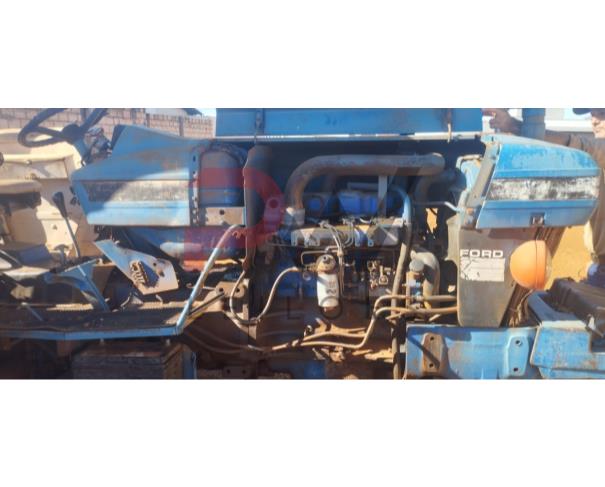 Foto de TRATOR FORD 5630, AZUL, ANO 1998, NO ESTADO EM QUE SE ENCONTRA.