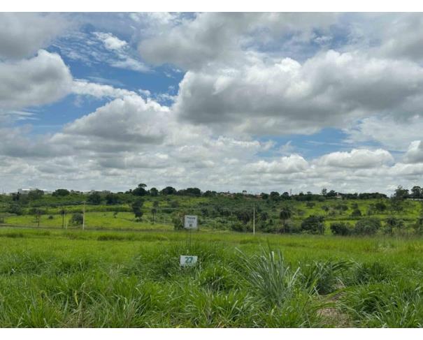 Foto de Chácara 27, Quadra 05, localizada na Rua F, no Chacreamento Espelho D’Água, em Abaeté/MG, com área total de 1.000,00 m², matrícula nº 29.091 do CRI de Abaeté/MG.