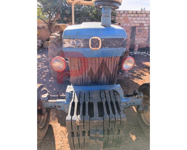 Foto de TRATOR FORD 5630, AZUL, ANO 1998, NO ESTADO EM QUE SE ENCONTRA.