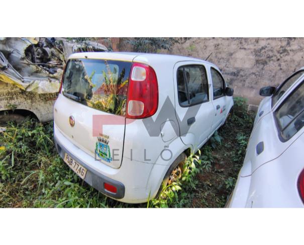 Foto de FIAT/UNO VIVACE 1.0, ALCOOL/GASOLINA, BRANCA, 2014/2014, CHASSI: 9BD195152E0586221, RENAVAM: 1010132587, NO ESTADO EM QUE SE ENCONTRA.
