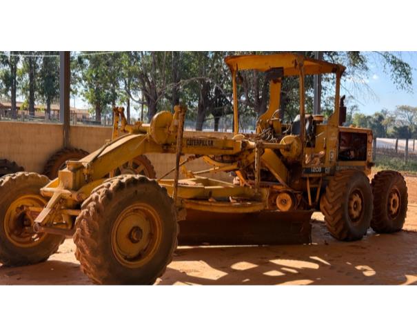 Foto de MOTONIVELADORA CATERPILLAR 120B, COR AMARELA, ANO 1989, NO ESTADO EM QUE SE ENCONTRA.